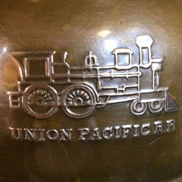 Pacific Railroad Spittoon, brass & copper double sided RR Engine logo - Picture 4 of 9